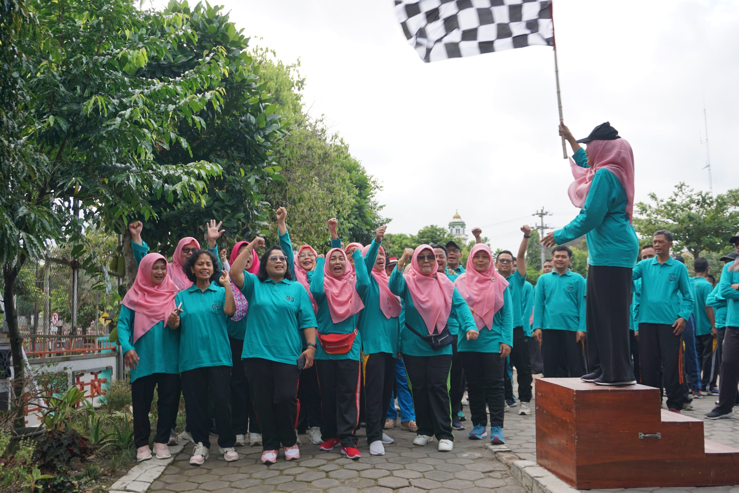 Gerak Jalan Memperingati HUT R1 ke-80